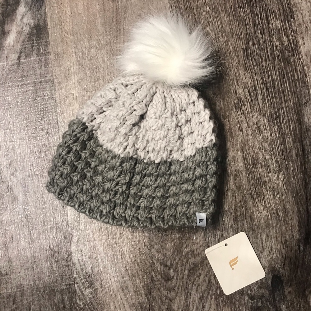 Fabletics Winter Knit Pom Hat 🤍